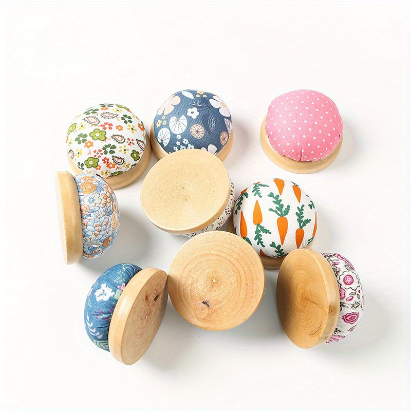 Charmant speldenkussen op hout - Sewing Pin Cushion recensie en prijs